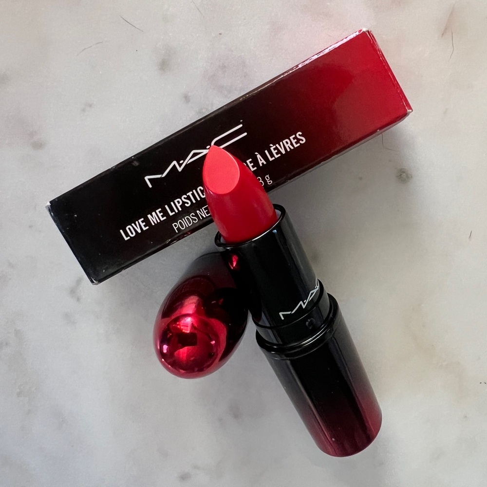 MAC COSMETICS ♥️ LOVE ME LIPSTICK ♥️ SHAMELESSLY VAIN 426 NIB ♥️ Discontinued
